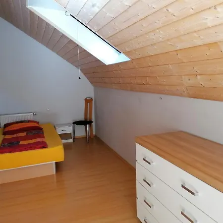 בית נופש Stein, Monteurwohnung, Sehr Gross, 4 Einzelzimmer, Doppelzimmer, Uebernachtung Bis Zu 8 Personen Moeglich