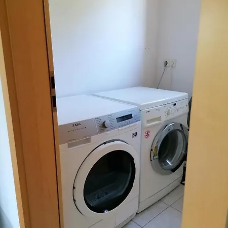 Stein, Monteurwohnung, Sehr Gross, 4 Einzelzimmer, Doppelzimmer, Uebernachtung Bis Zu 8 Personen Moeglich בית נופש Öhringen