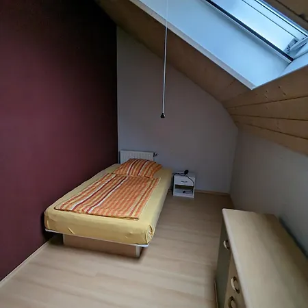 בית נופש Stein, Monteurwohnung, Sehr Gross, 4 Einzelzimmer, Doppelzimmer, Uebernachtung Bis Zu 8 Personen Moeglich Öhringen
