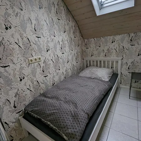 Stein, Monteurwohnung, Sehr Gross, 4 Einzelzimmer, Doppelzimmer, Uebernachtung Bis Zu 8 Personen Moeglich בית נופש Öhringen