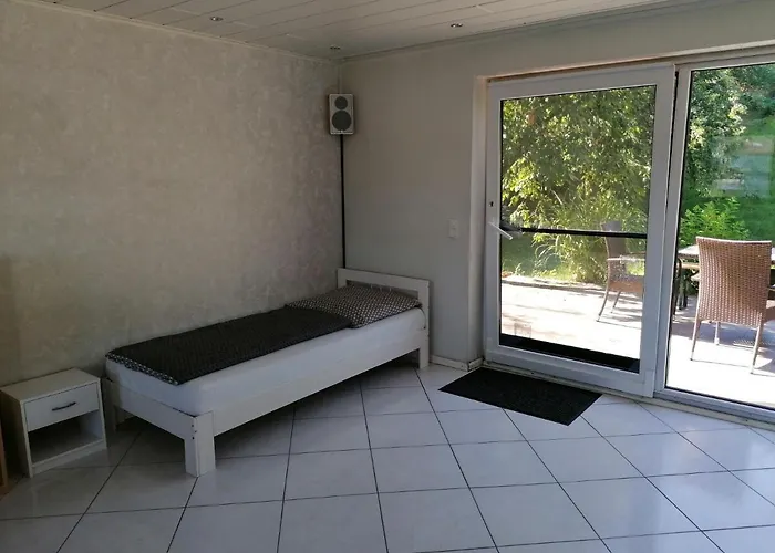 بيت للعطل Stein, Monteurwohnung, Sehr Gross, 4 Einzelzimmer, Doppelzimmer, Uebernachtung Bis Zu 8 Personen Moeglich *